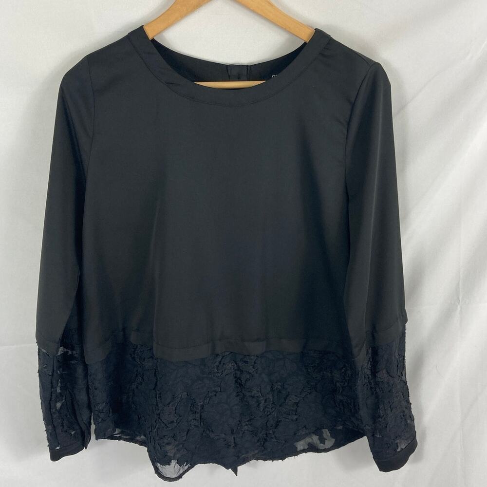 Doe & Rae Lace Bottom Button Back Blouse Size Small